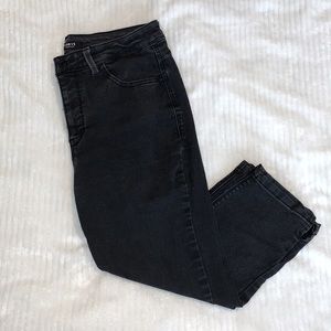 Women’s denim capris